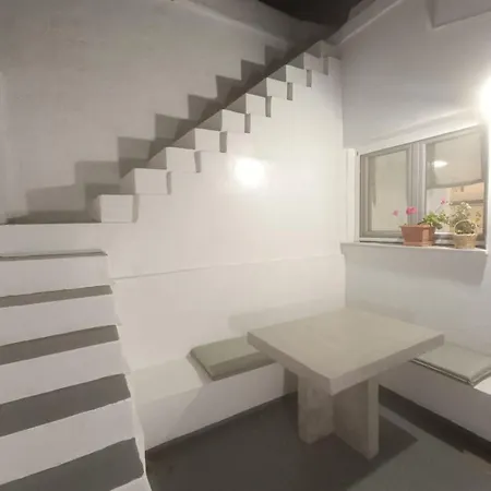 The Nest 2 Triandáros